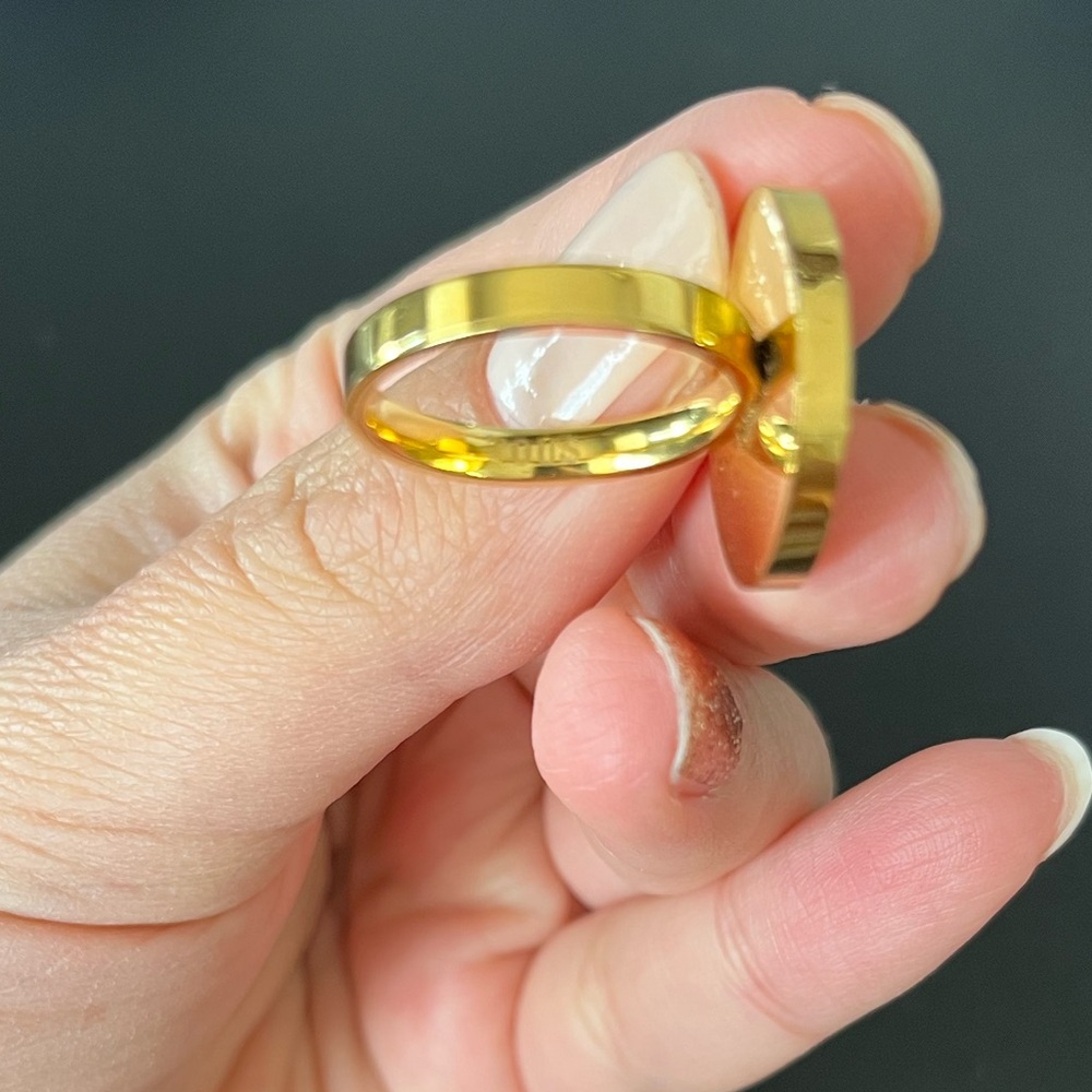 Beautiful ring - Picture 3 of 3